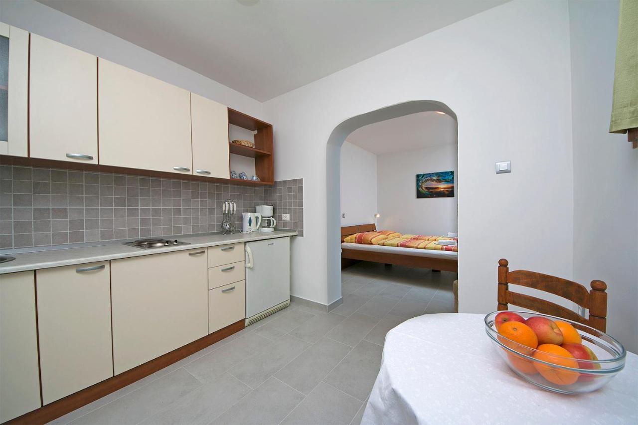 Adria Brela Apartments Bagian luar foto