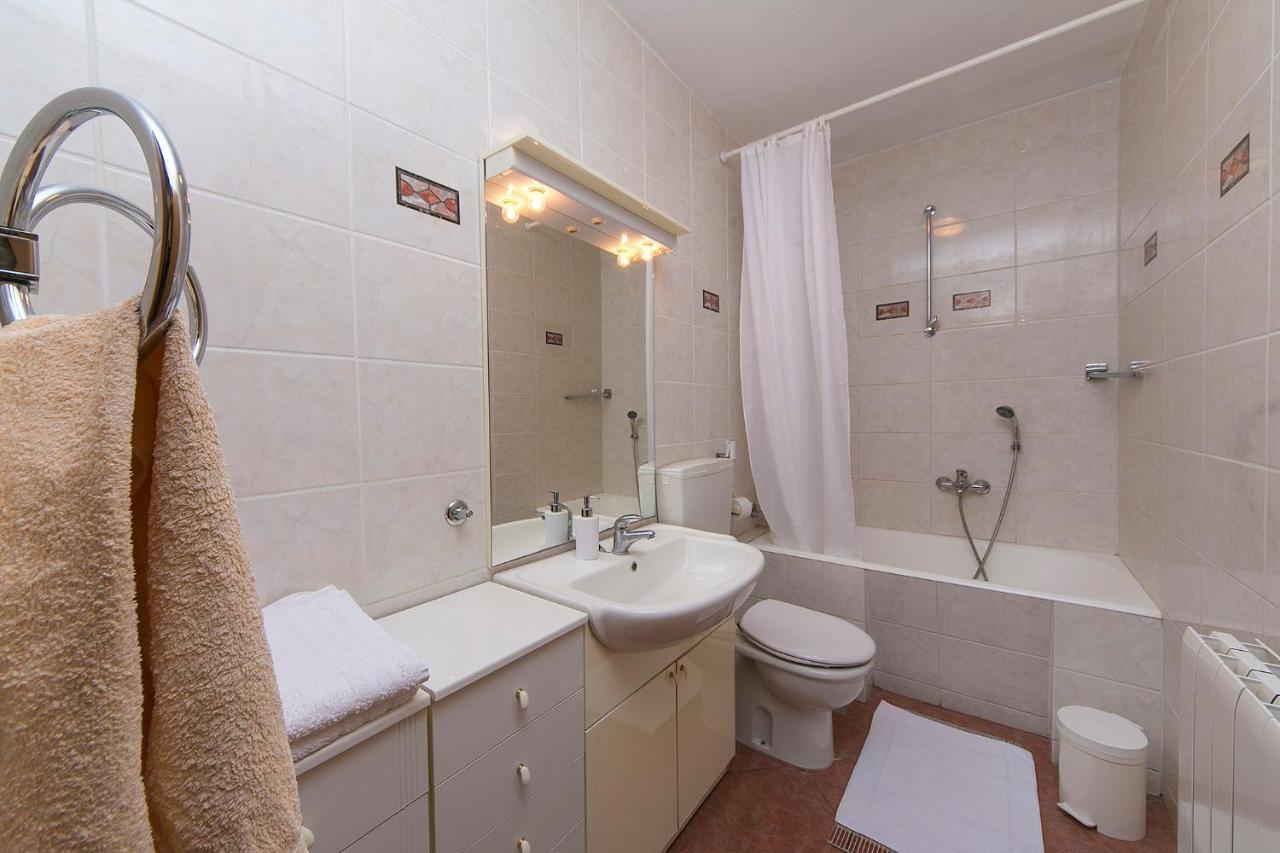 Adria Brela Apartments Bagian luar foto