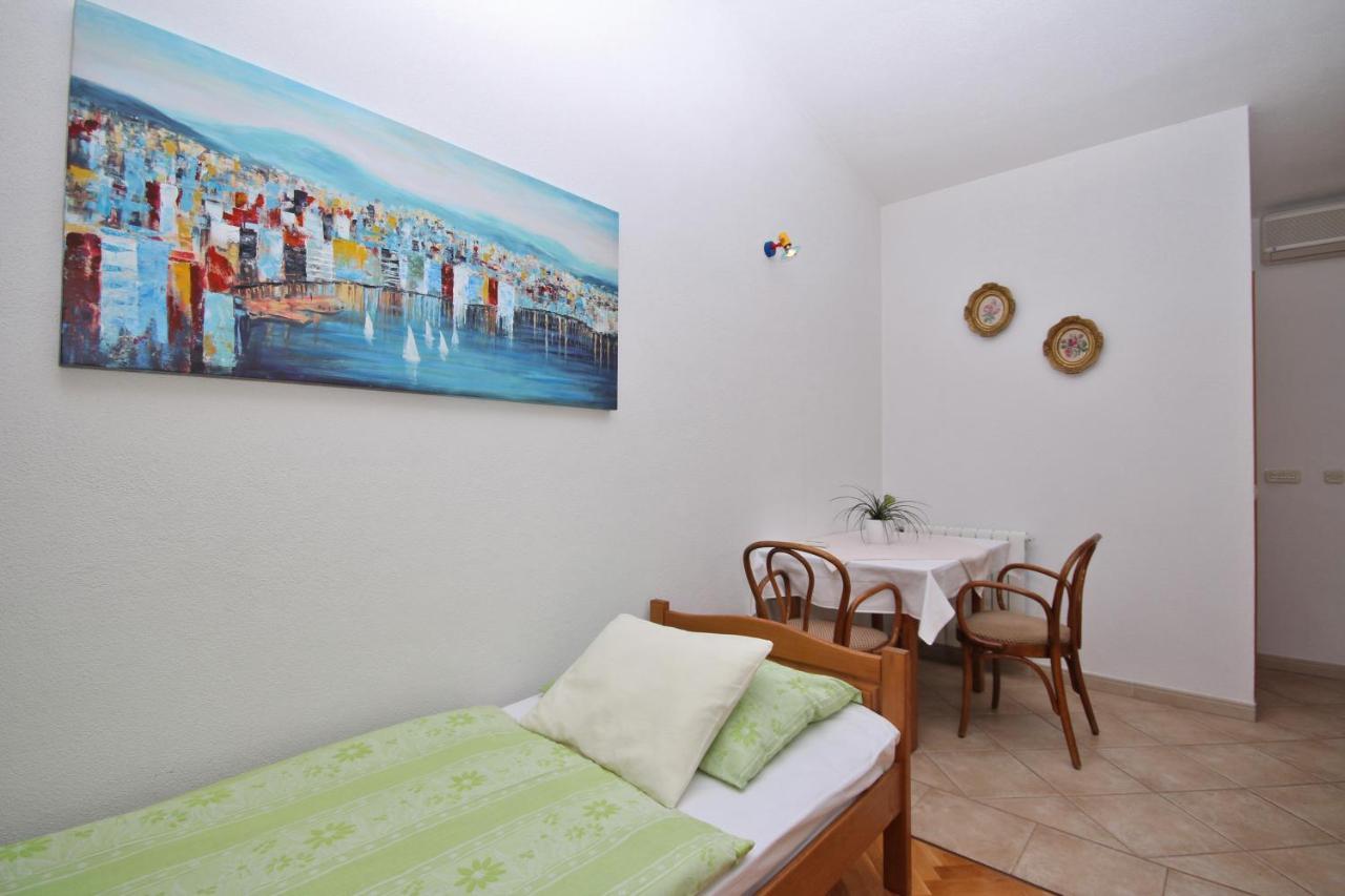 Adria Brela Apartments Bagian luar foto