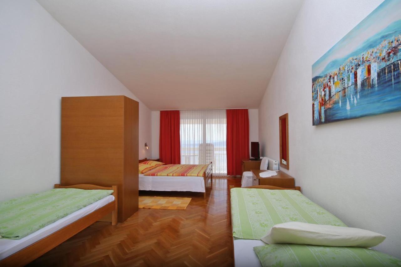 Adria Brela Apartments Bagian luar foto