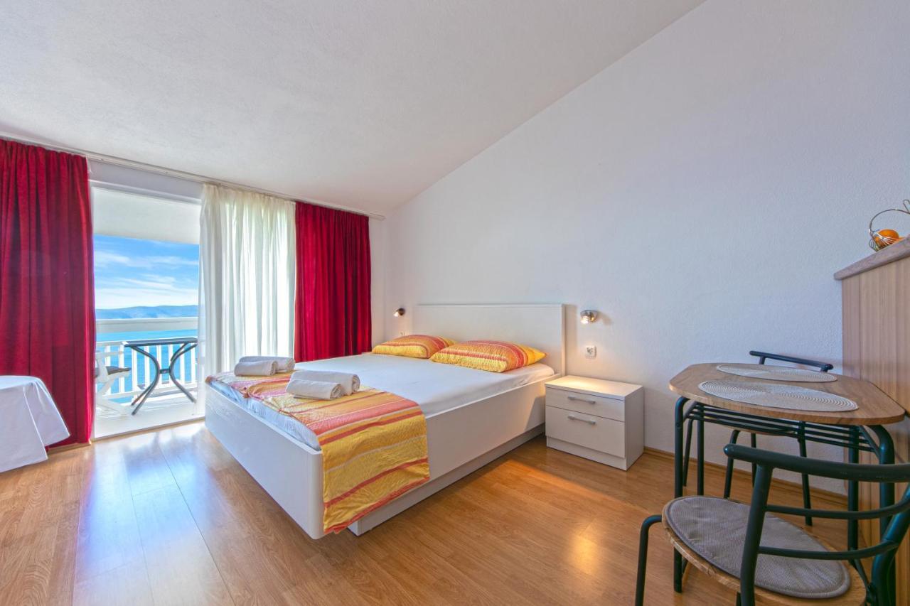 Adria Brela Apartments Bagian luar foto