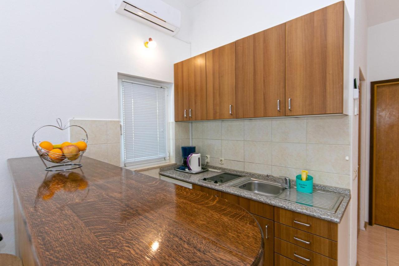 Adria Brela Apartments Bagian luar foto
