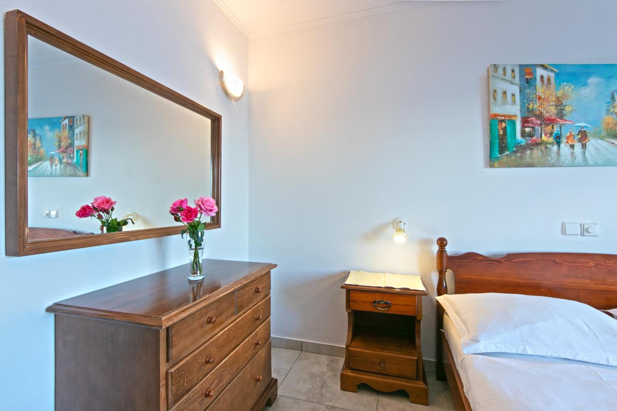 Adria Brela Apartments Bagian luar foto