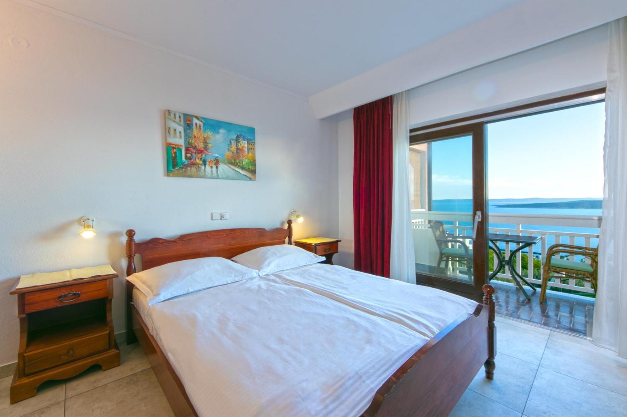 Adria Brela Apartments Bagian luar foto