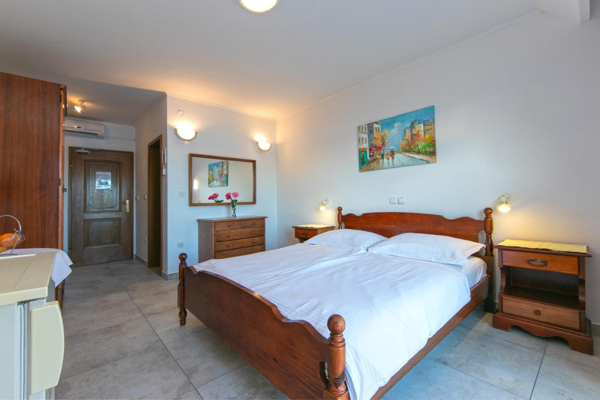 Adria Brela Apartments Bagian luar foto