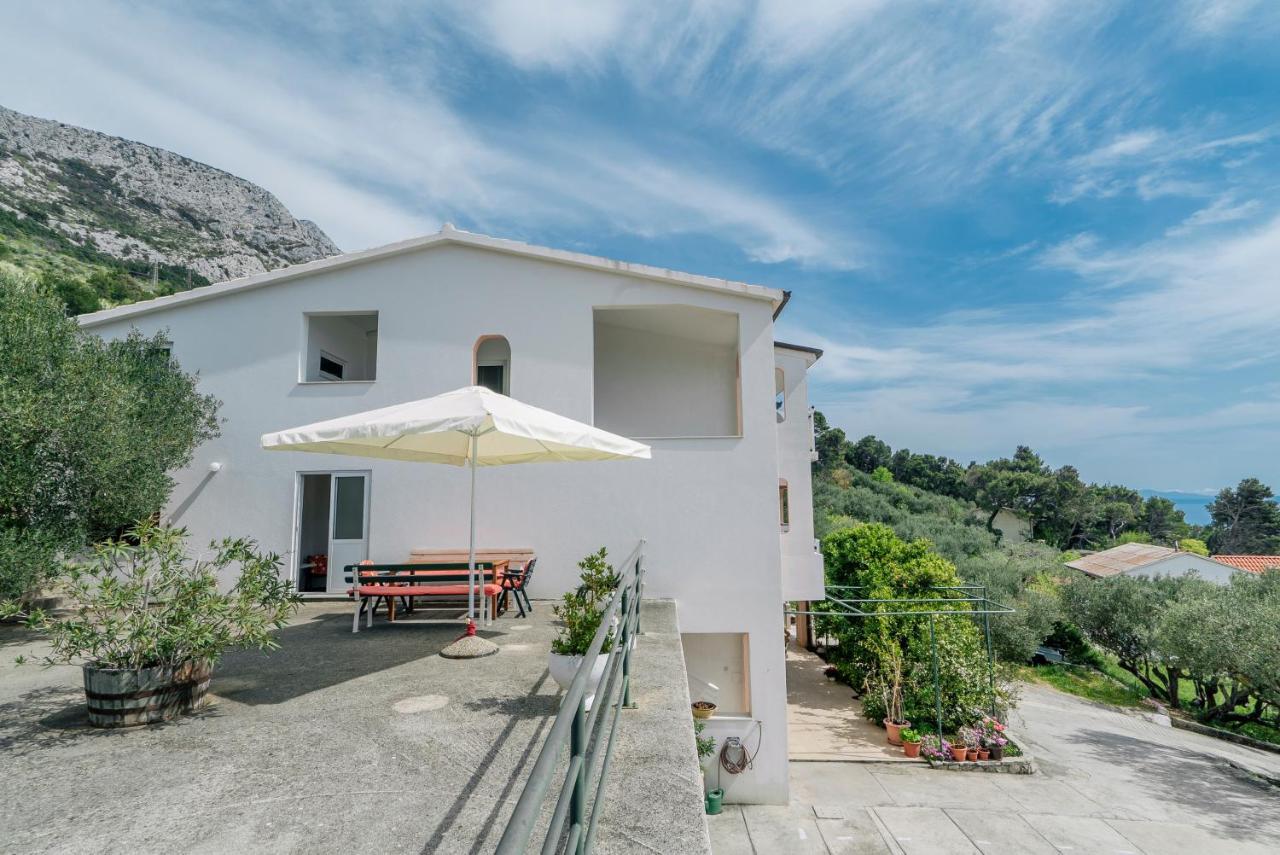 Adria Brela Apartments Bagian luar foto