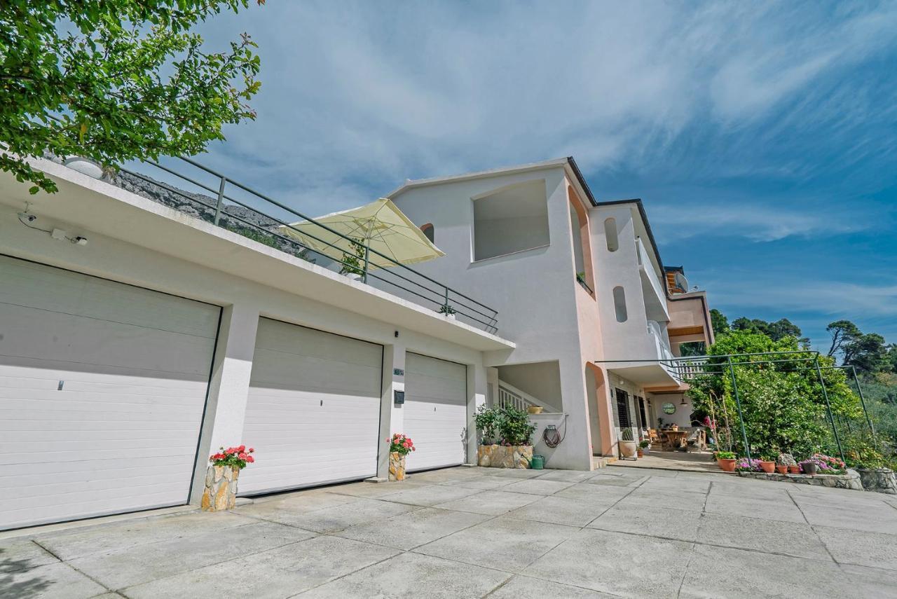 Adria Brela Apartments Bagian luar foto