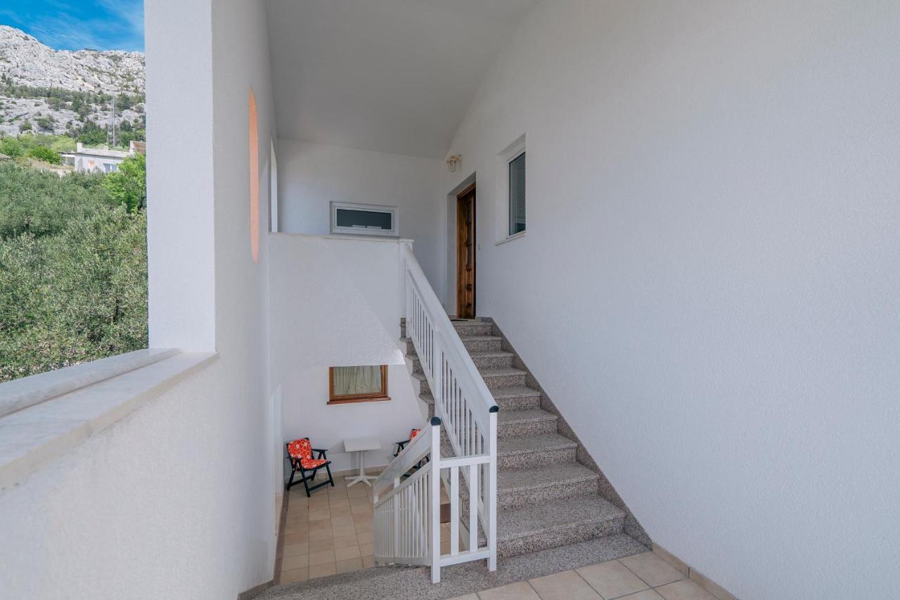 Adria Brela Apartments Bagian luar foto